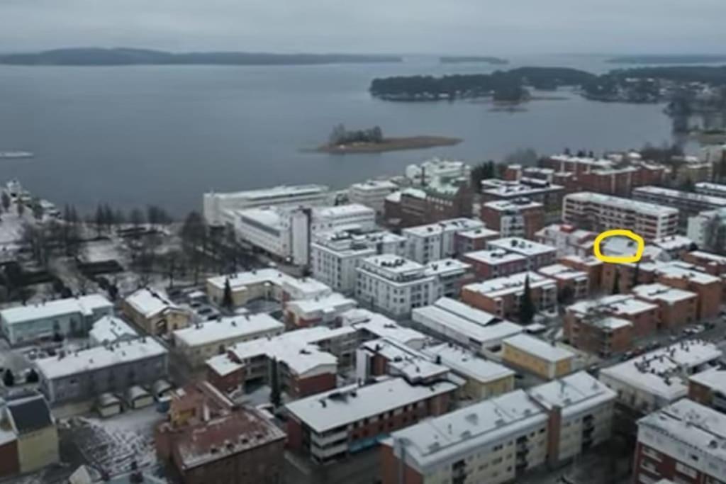 Mukava Saunallinen Kaksio Omalla Sisaeaenkaeynnillae Ja Ilmaisella Autopaikalla Kuopio Exterior foto